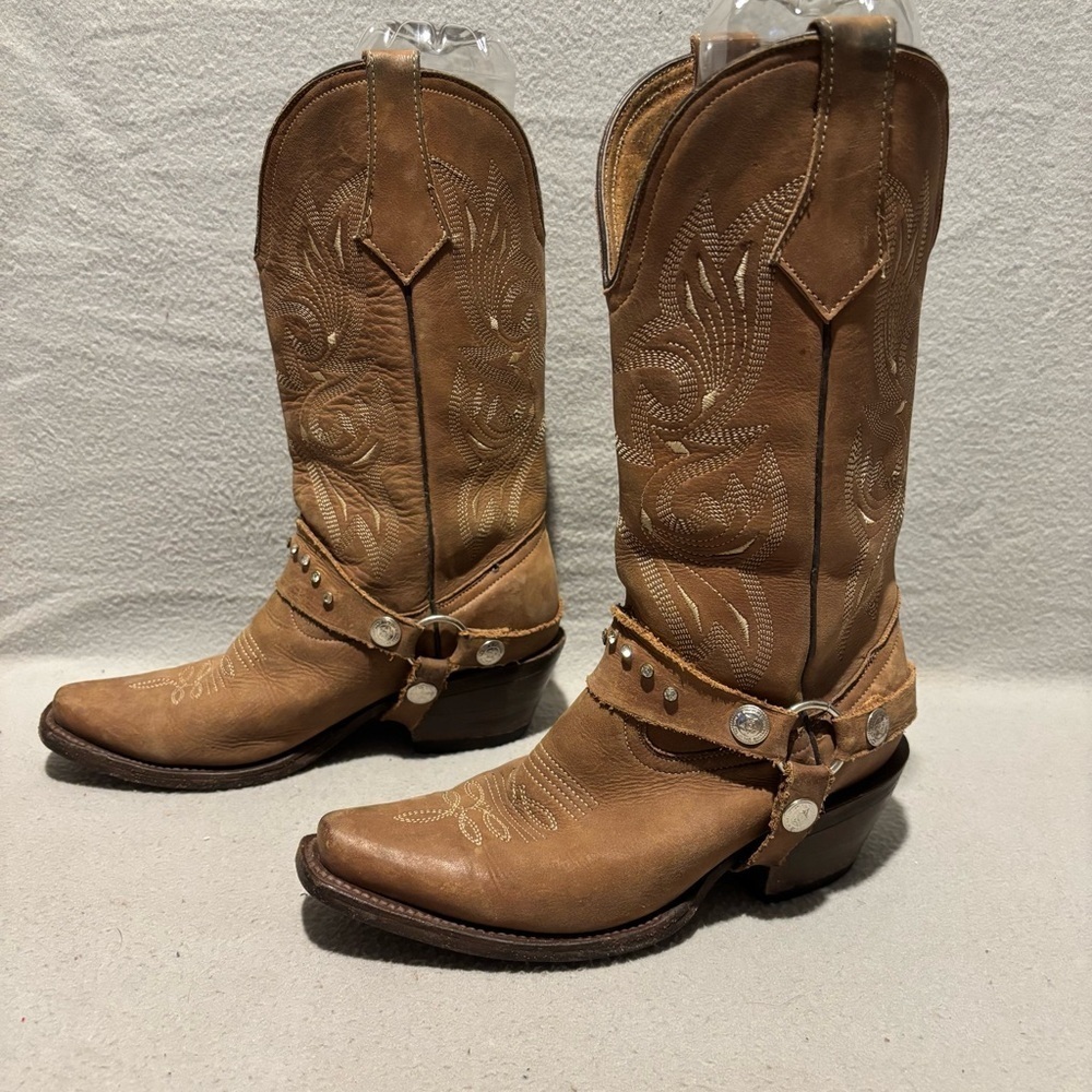 Pluma de Oro Western Biker Embroidered Women’s Boots, estimated size 5-6
